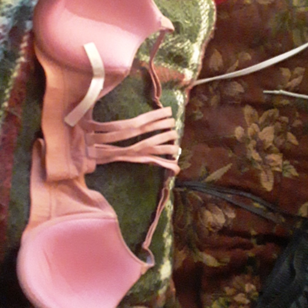 VS pink wear wherever pushup - Picture 2 of 4